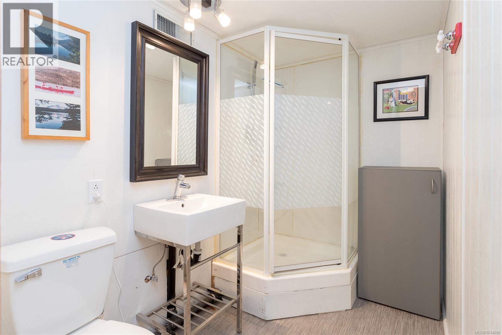 645 Baker St, Saanich