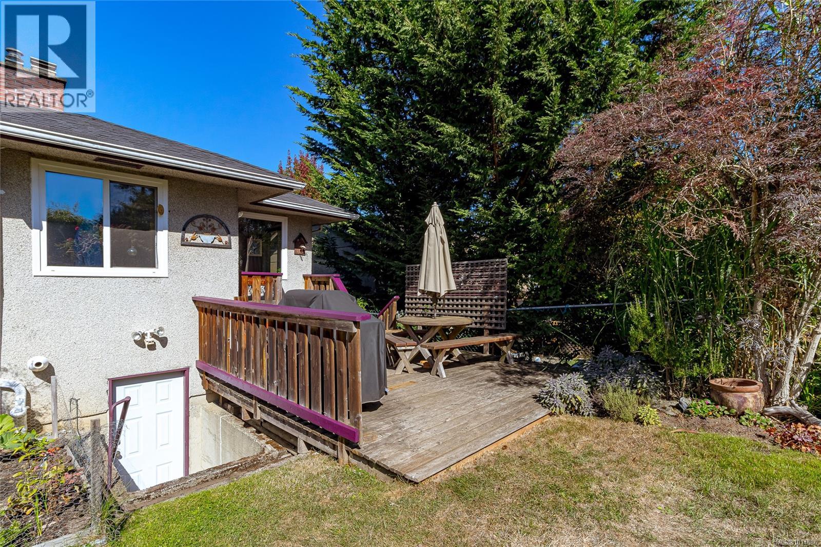 645 Baker St, Saanich