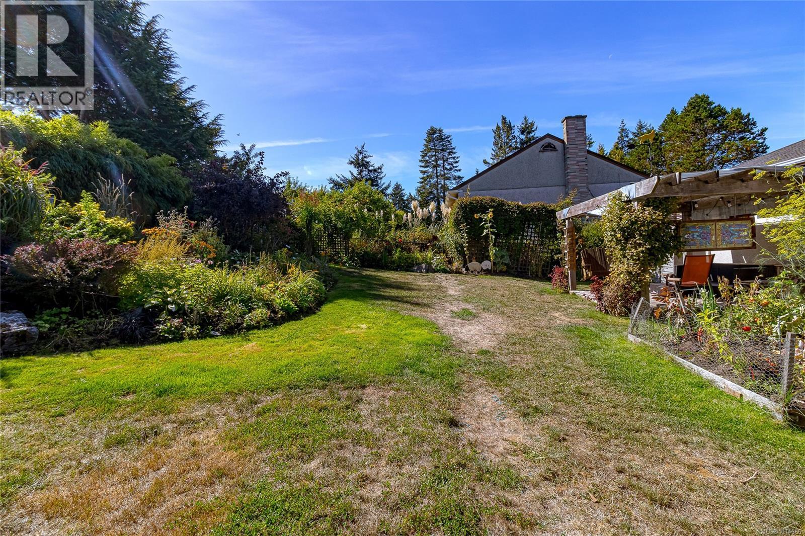 645 Baker St, Saanich