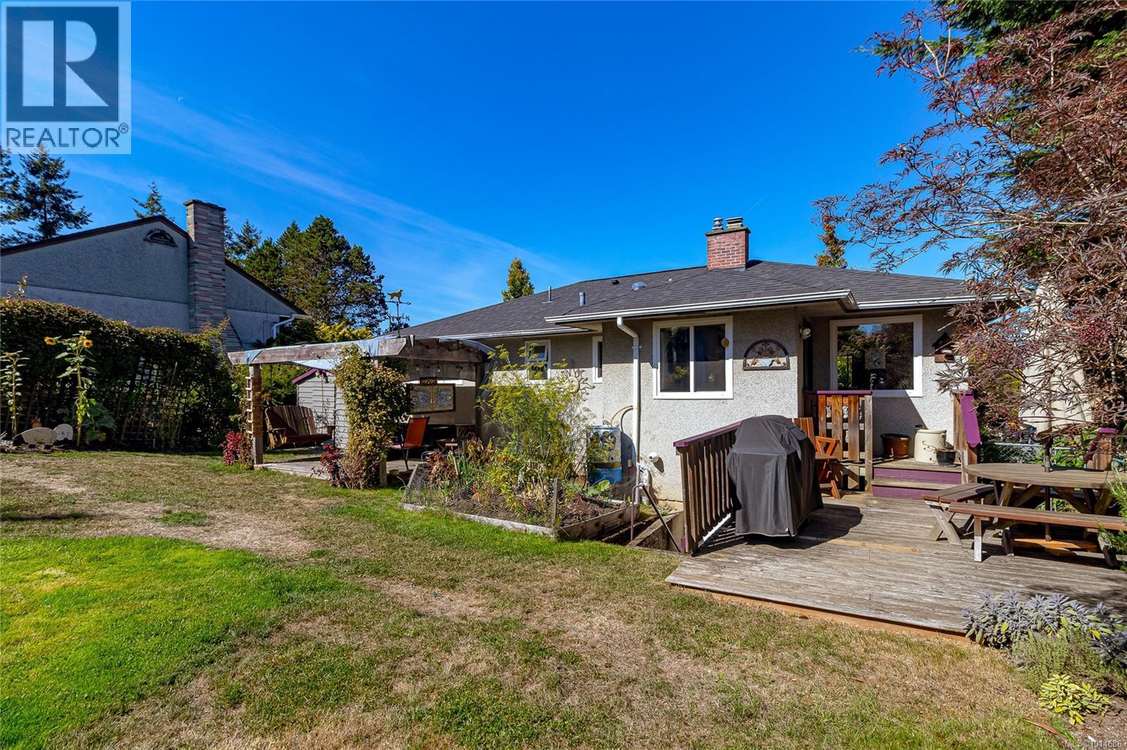 645 Baker St, Saanich