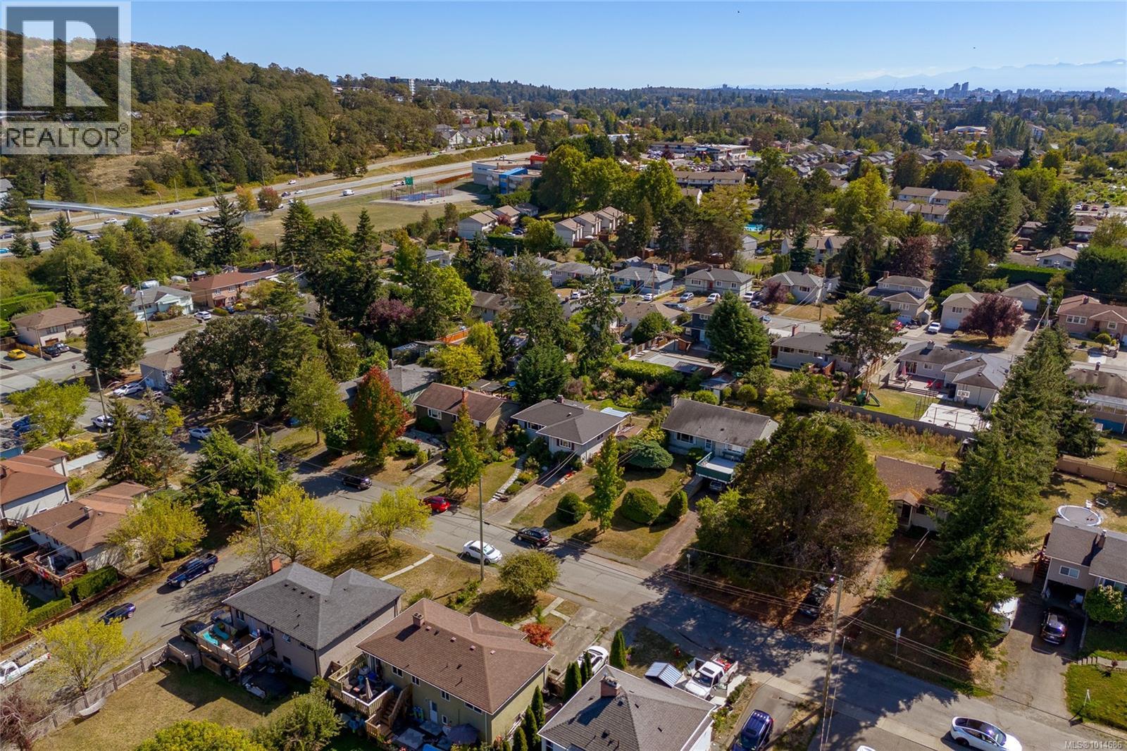 645 Baker St, Saanich