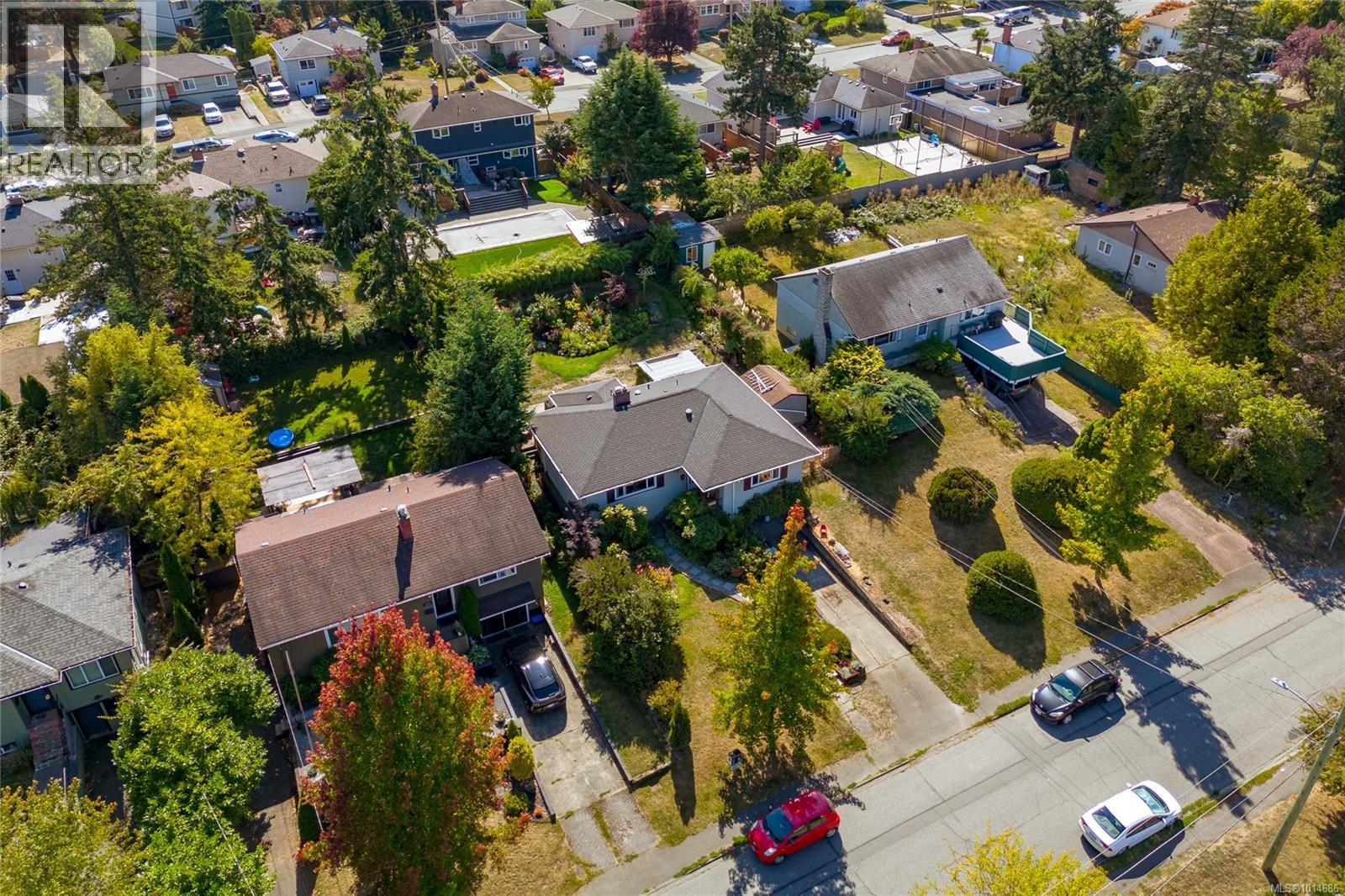 645 Baker St, Saanich