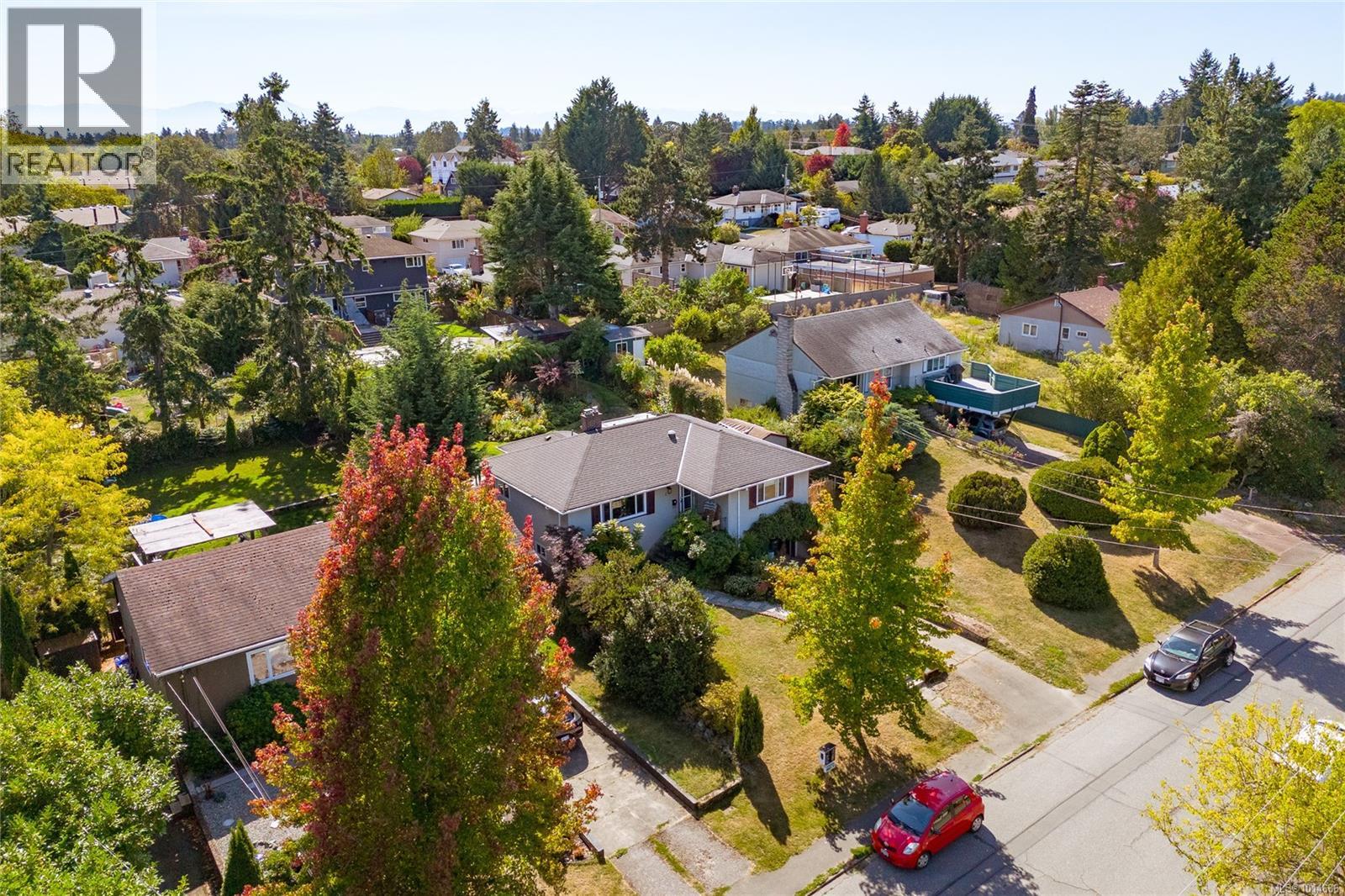 645 Baker St, Saanich