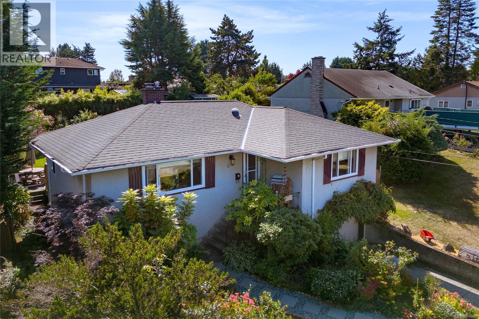 645 Baker St, Saanich