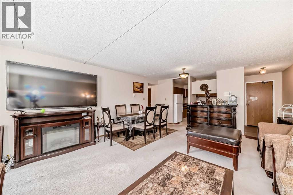 Single Family House for Sale in   Dalton Drive NW Dalhousie Calgary 