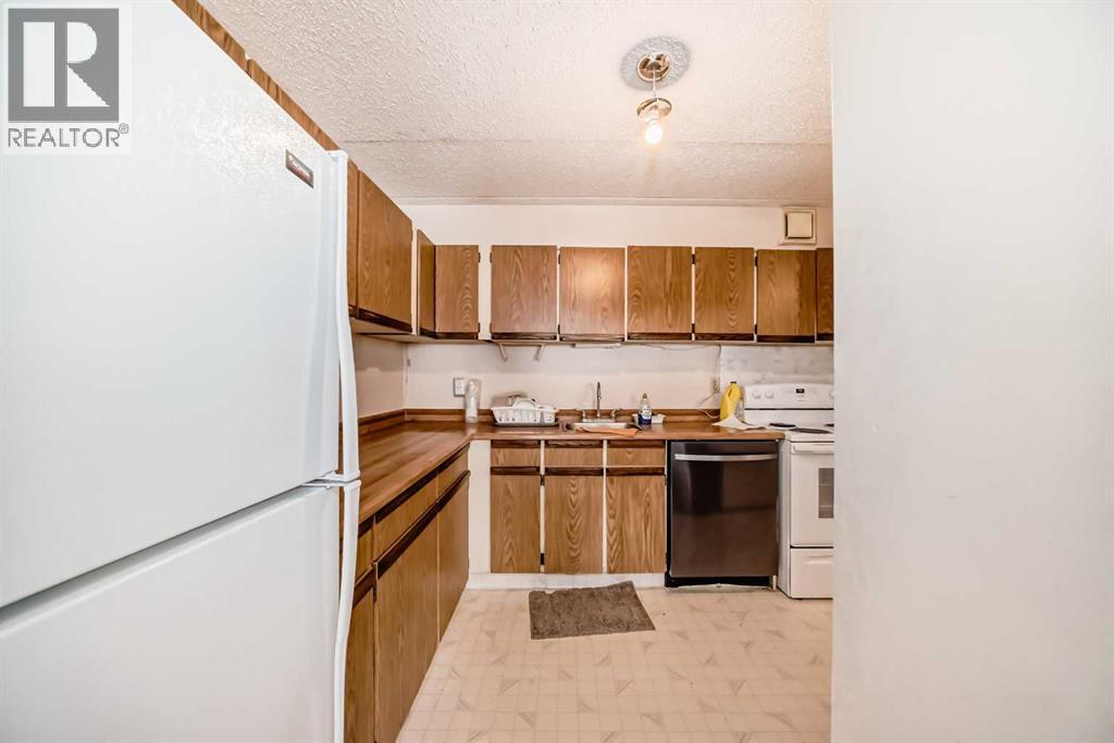 Single Family House for Sale in   Dalton Drive NW Dalhousie Calgary 