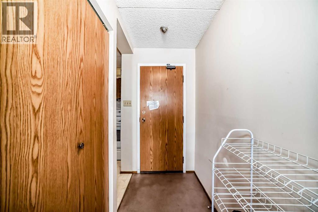 Single Family House for Sale in   Dalton Drive NW Dalhousie Calgary 