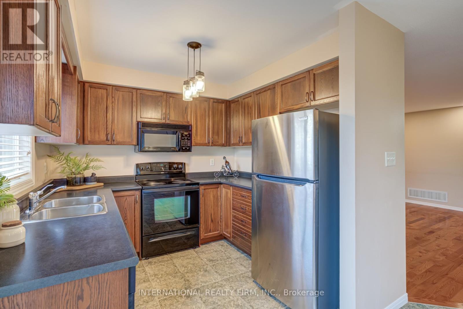 Single Family House for Sale in    SOUTHSIDE PLACE Hamilton (Mountview) 