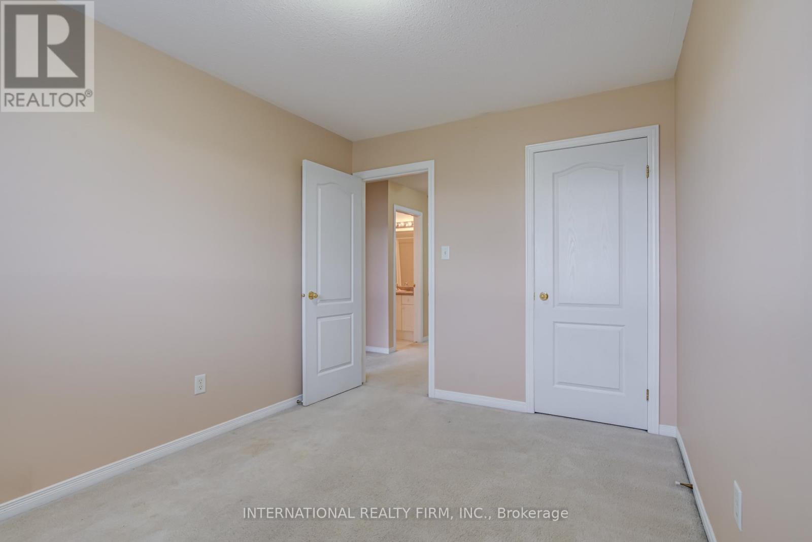 Single Family House for Sale in    SOUTHSIDE PLACE Hamilton (Mountview) 