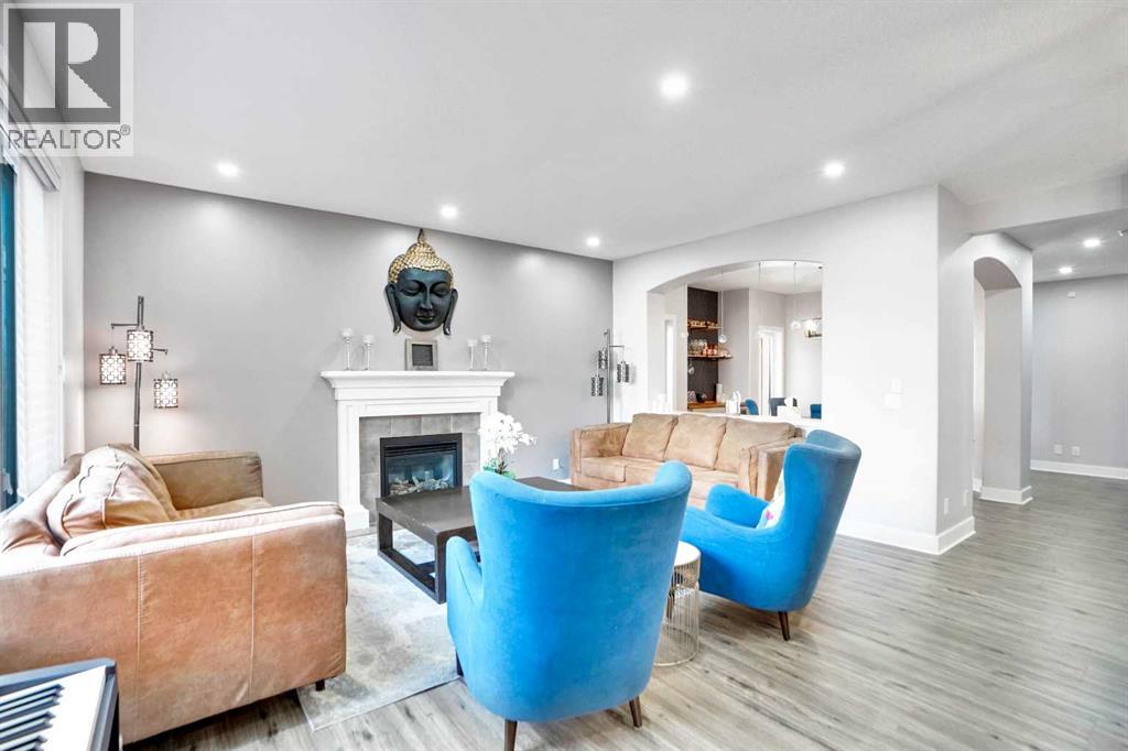 Single Family House for Sale in  Royal Ridge Manor NW Royal Oak Calgary 
