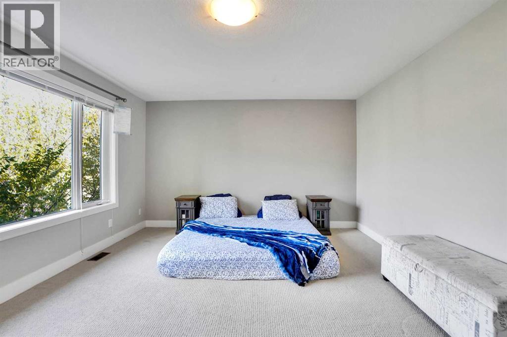 Single Family House for Sale in  Royal Ridge Manor NW Royal Oak Calgary 