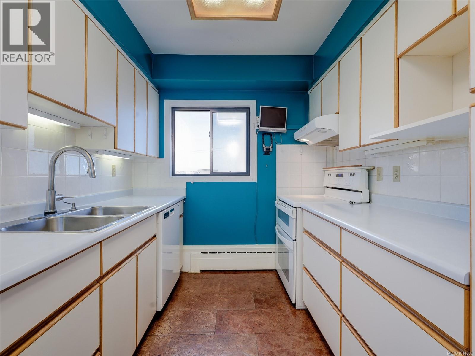200 2747 Satellite Street, Oak Bay