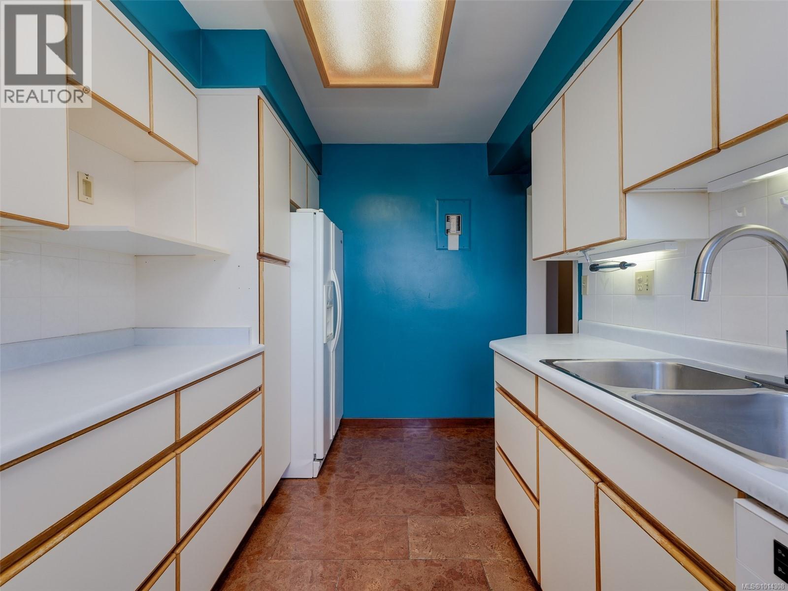200 2747 Satellite Street, Oak Bay