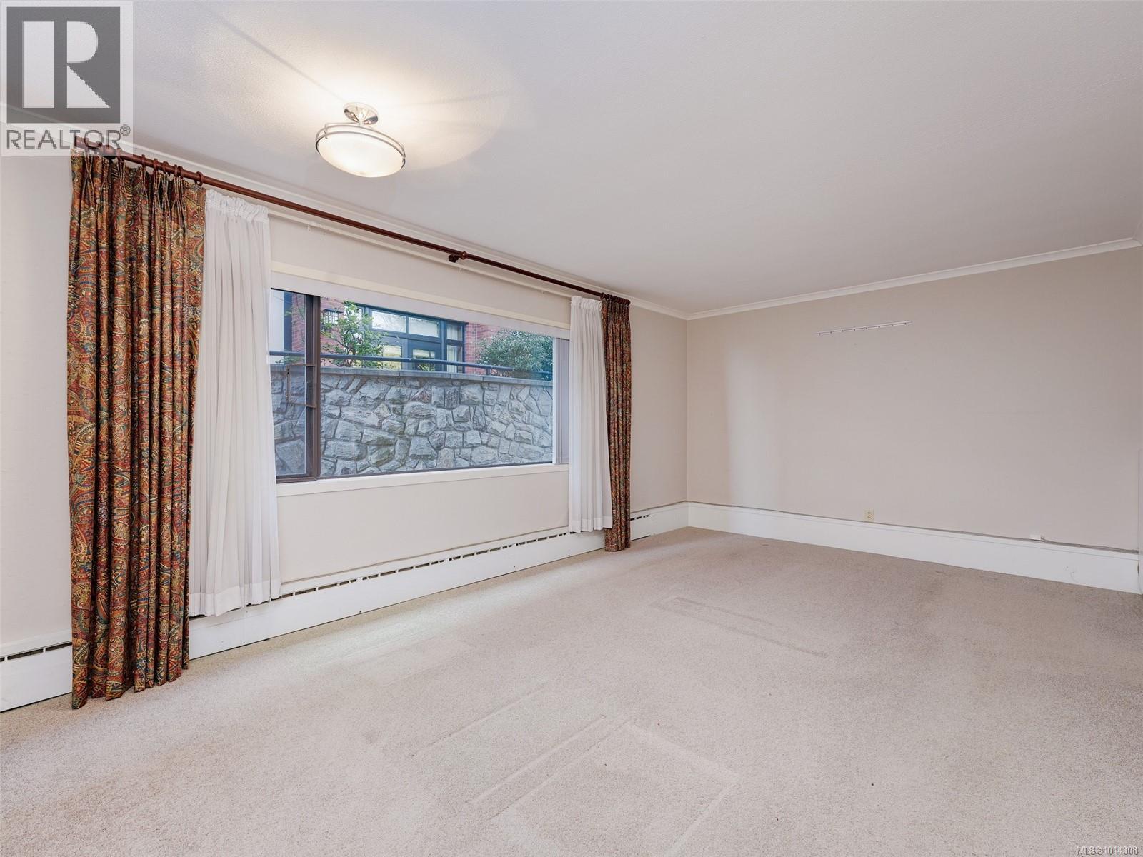 200 2747 Satellite Street, Oak Bay