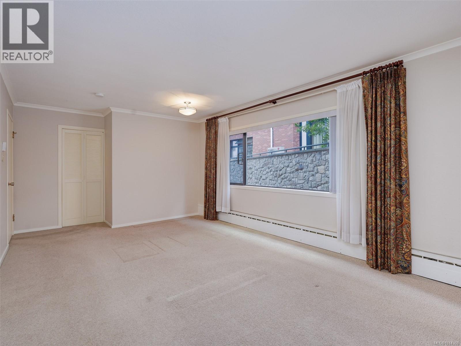 200 2747 Satellite Street, Oak Bay