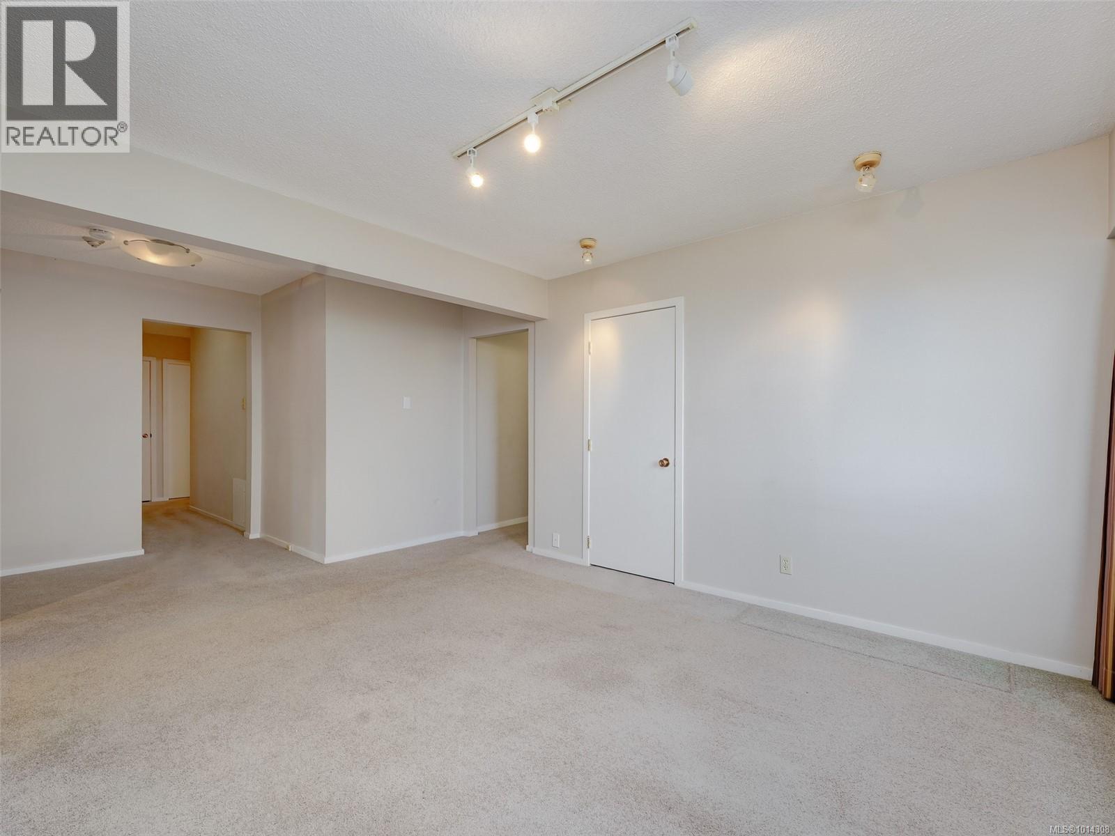 200 2747 Satellite Street, Oak Bay
