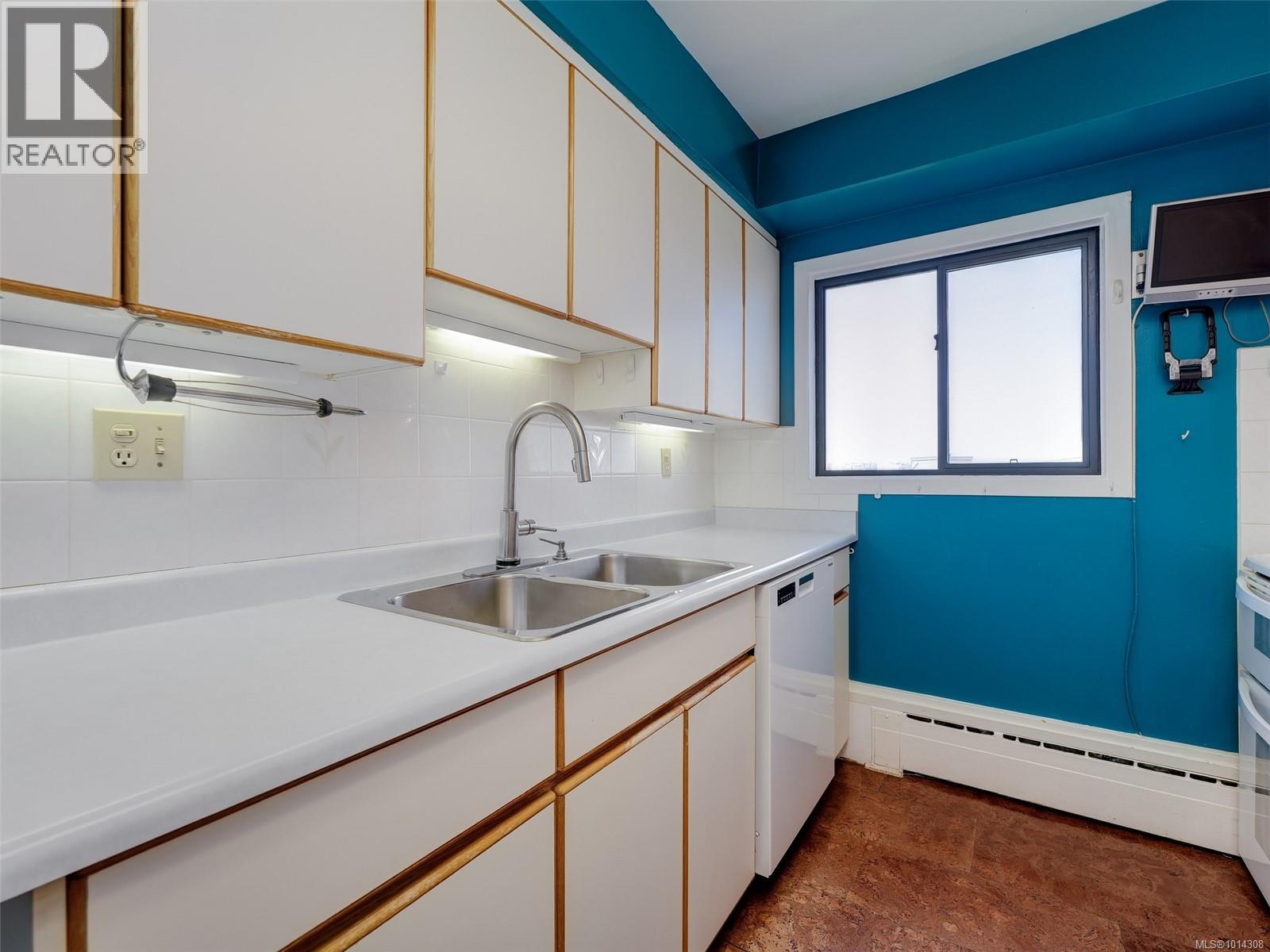 200 2747 Satellite Street, Oak Bay