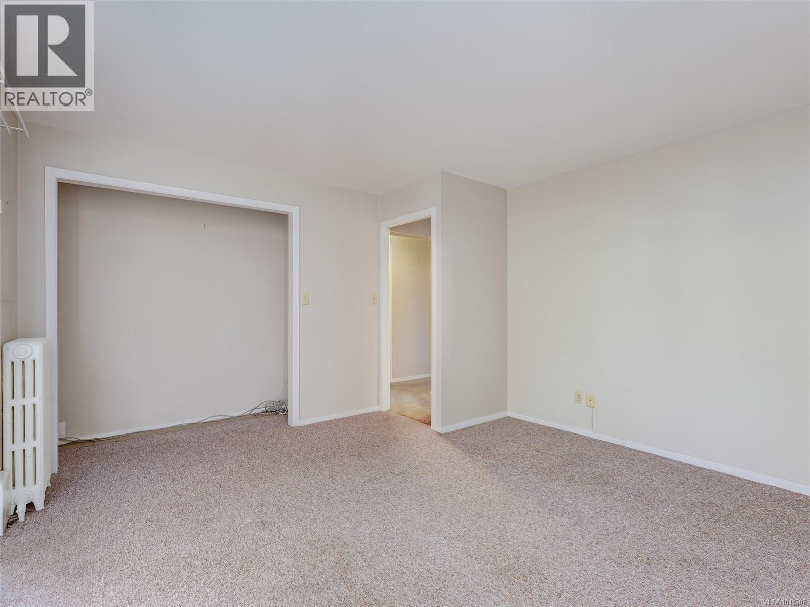 200 2747 Satellite Street, Oak Bay