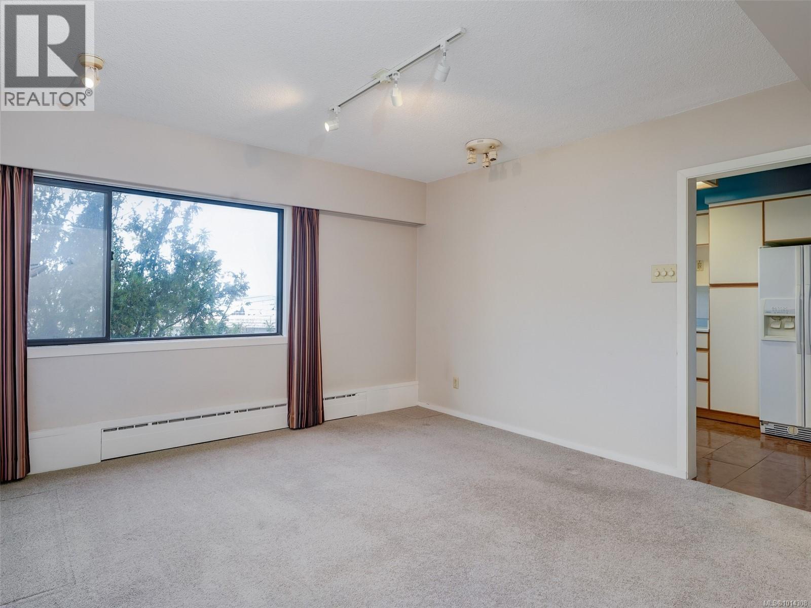 200 2747 Satellite Street, Oak Bay