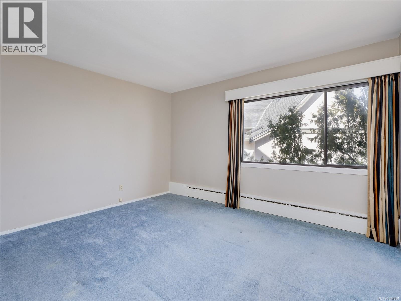 200 2747 Satellite Street, Oak Bay