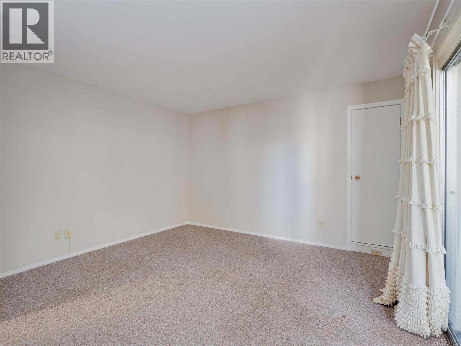 200 2747 Satellite Street, Oak Bay