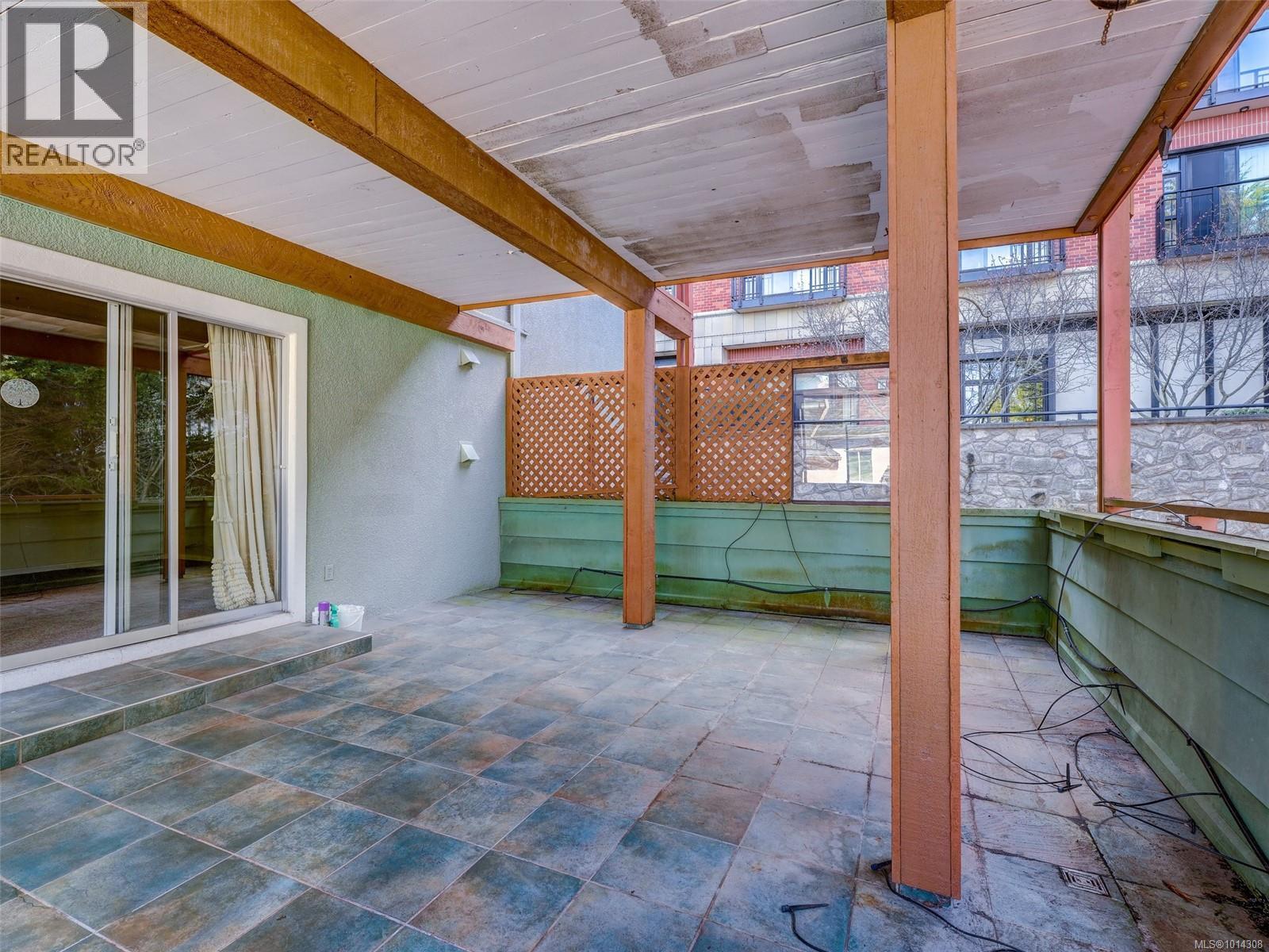 200 2747 Satellite Street, Oak Bay