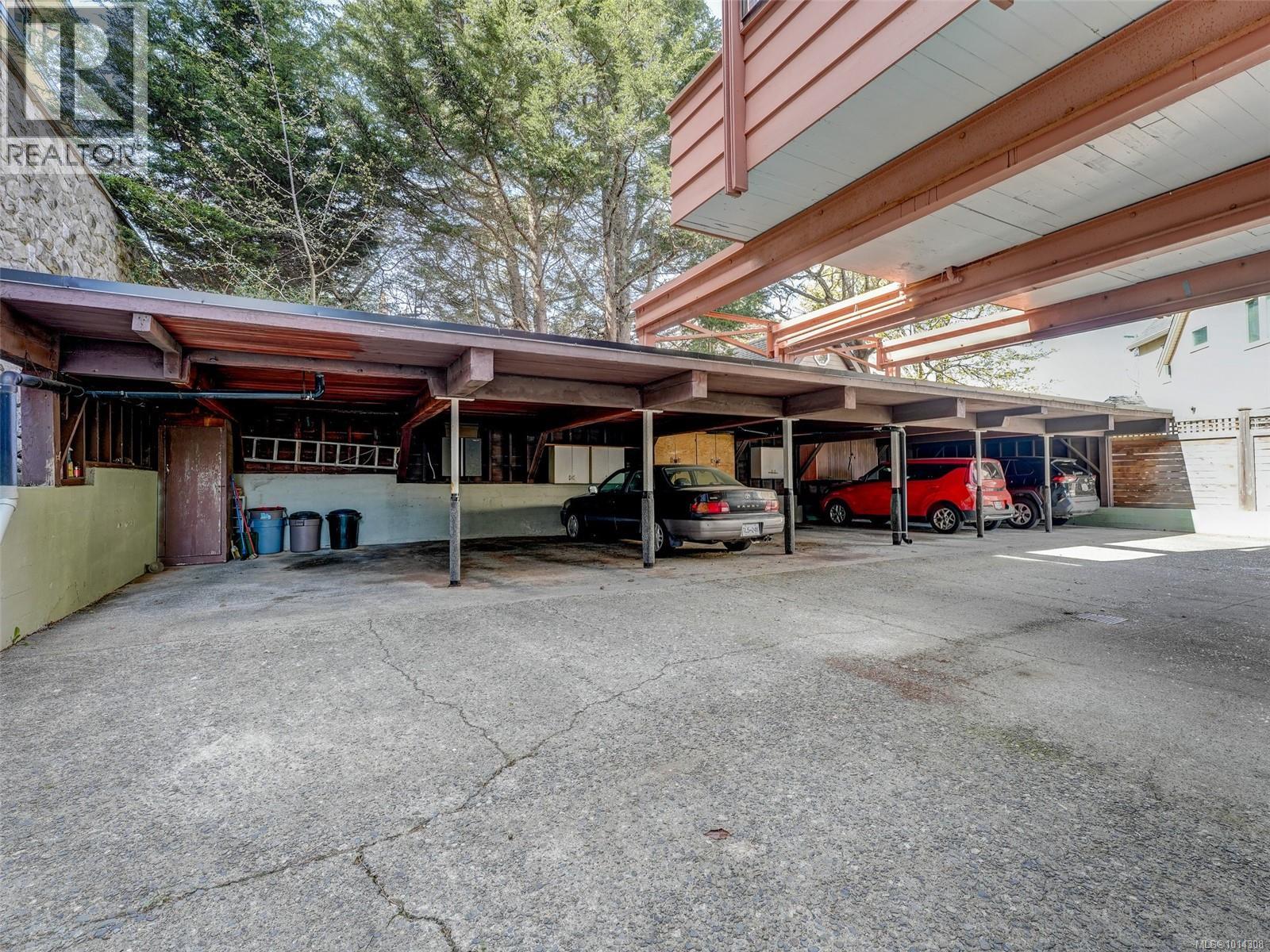 200 2747 Satellite Street, Oak Bay