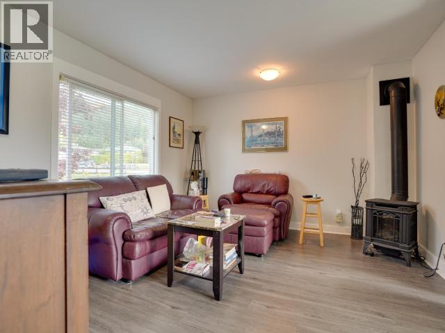 6577 KING AVE, Powell River