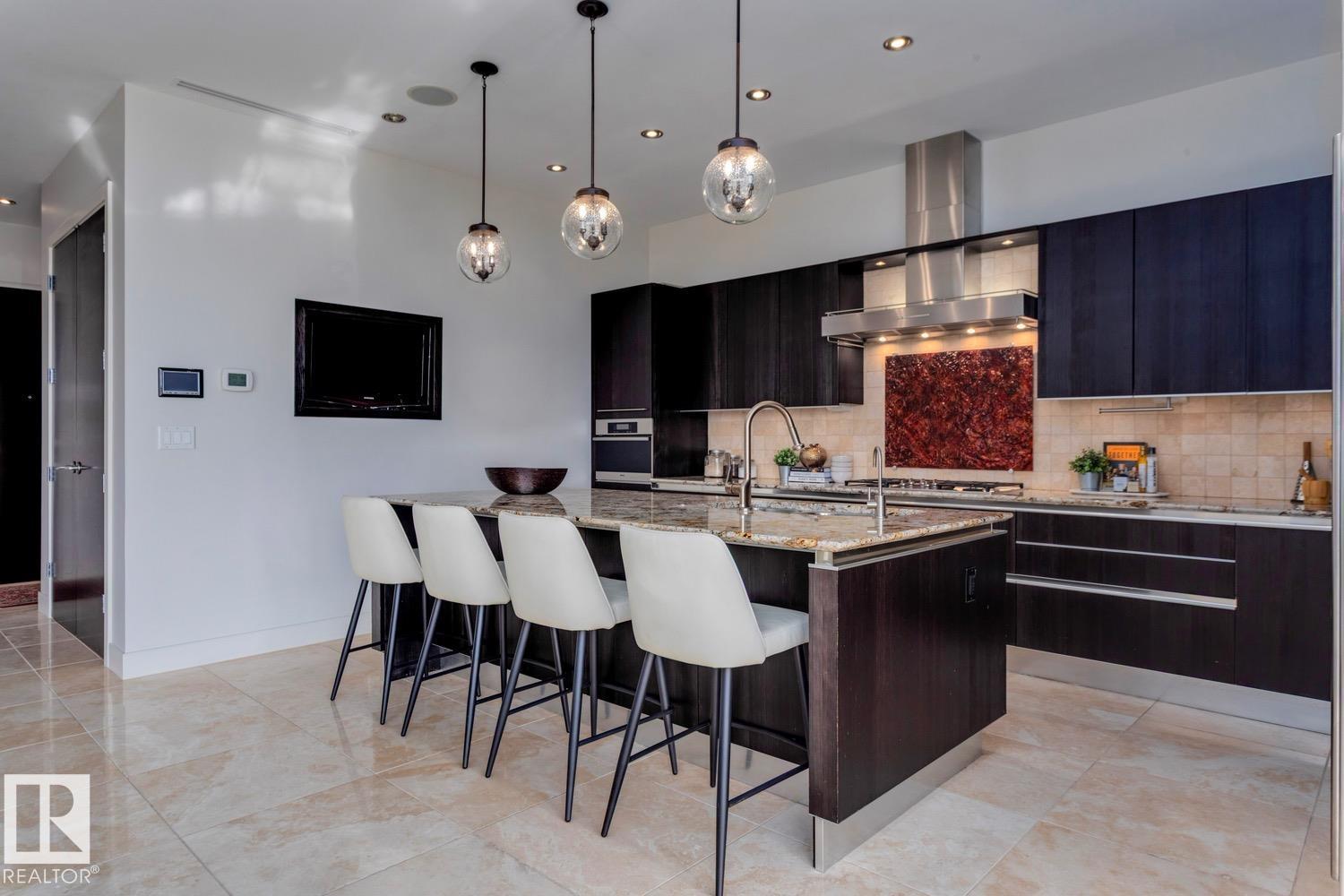 #101 11930 100 AV NW, Edmonton