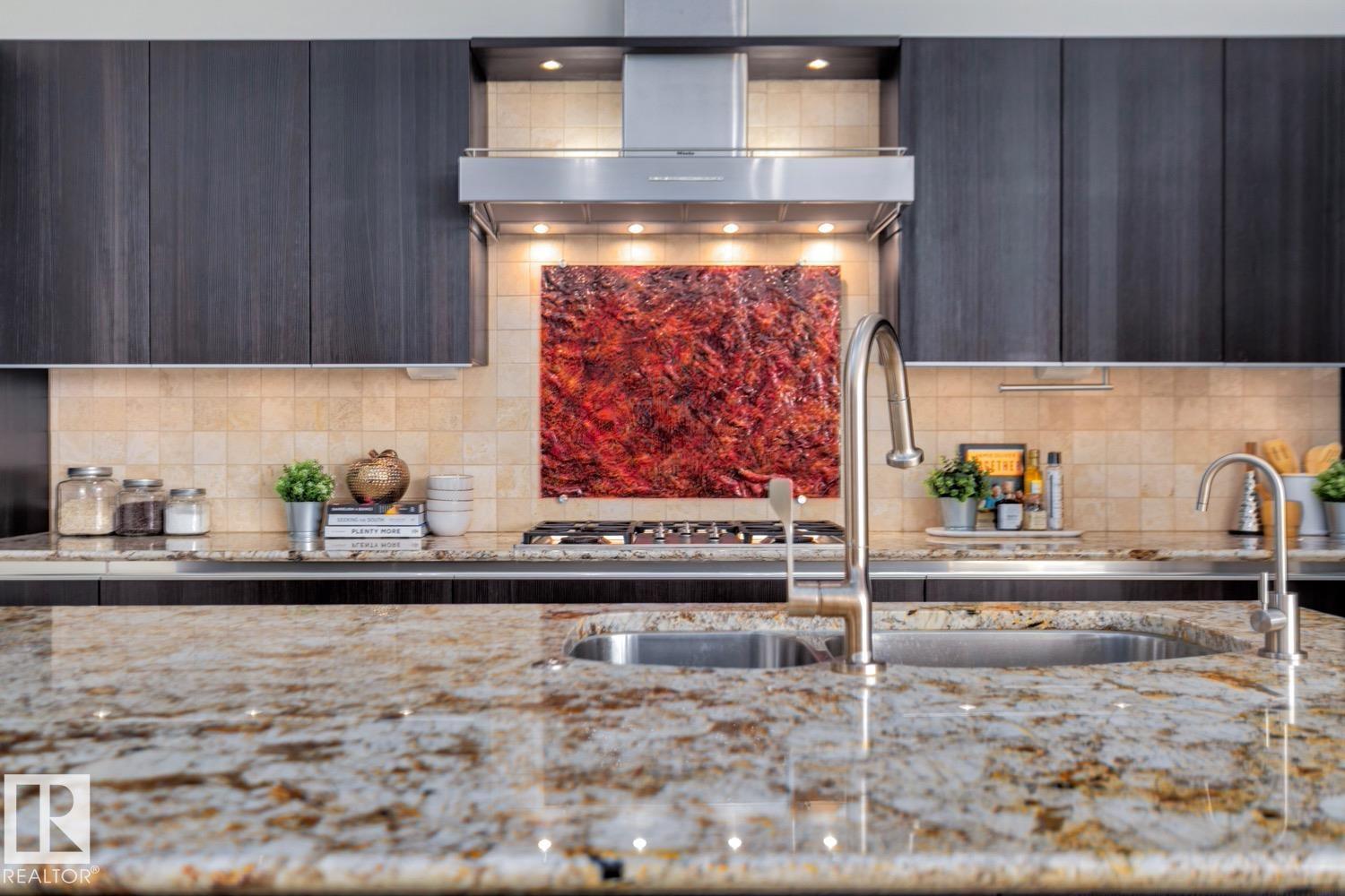 #101 11930 100 AV NW, Edmonton