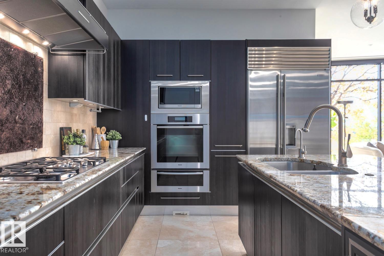 #101 11930 100 AV NW, Edmonton