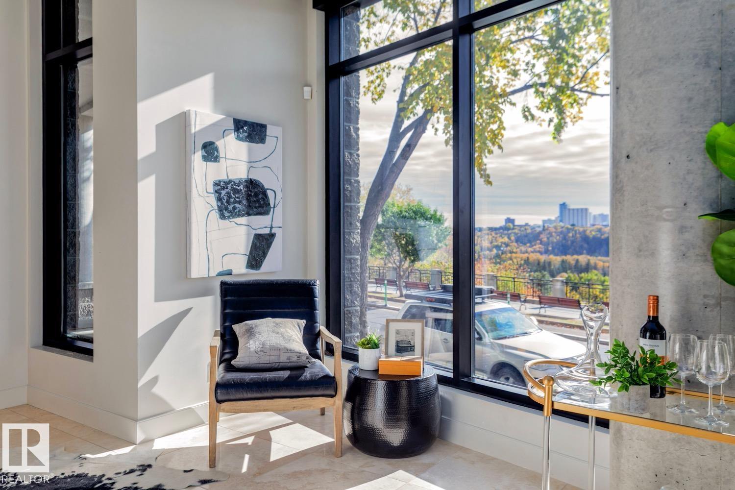 #101 11930 100 AV NW, Edmonton