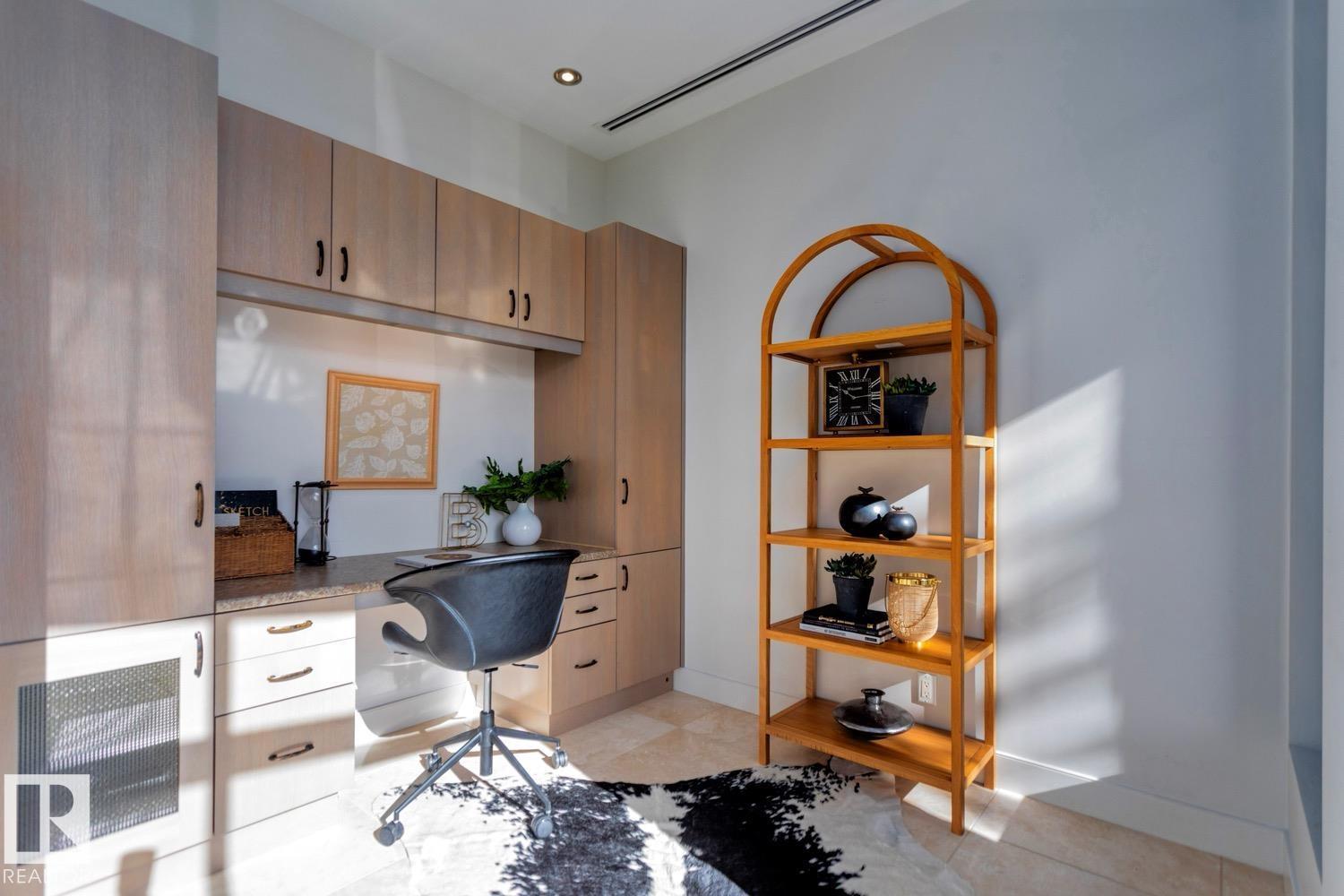 #101 11930 100 AV NW, Edmonton