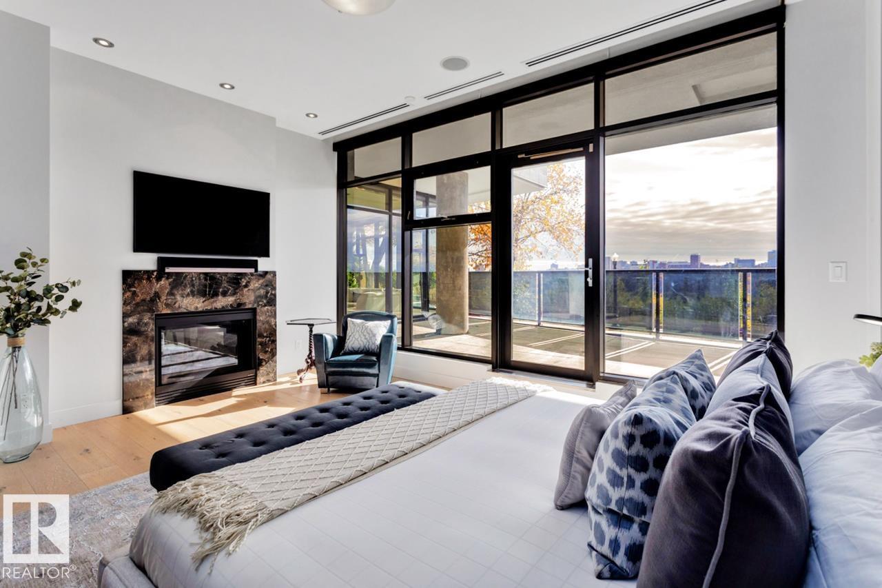 #101 11930 100 AV NW, Edmonton