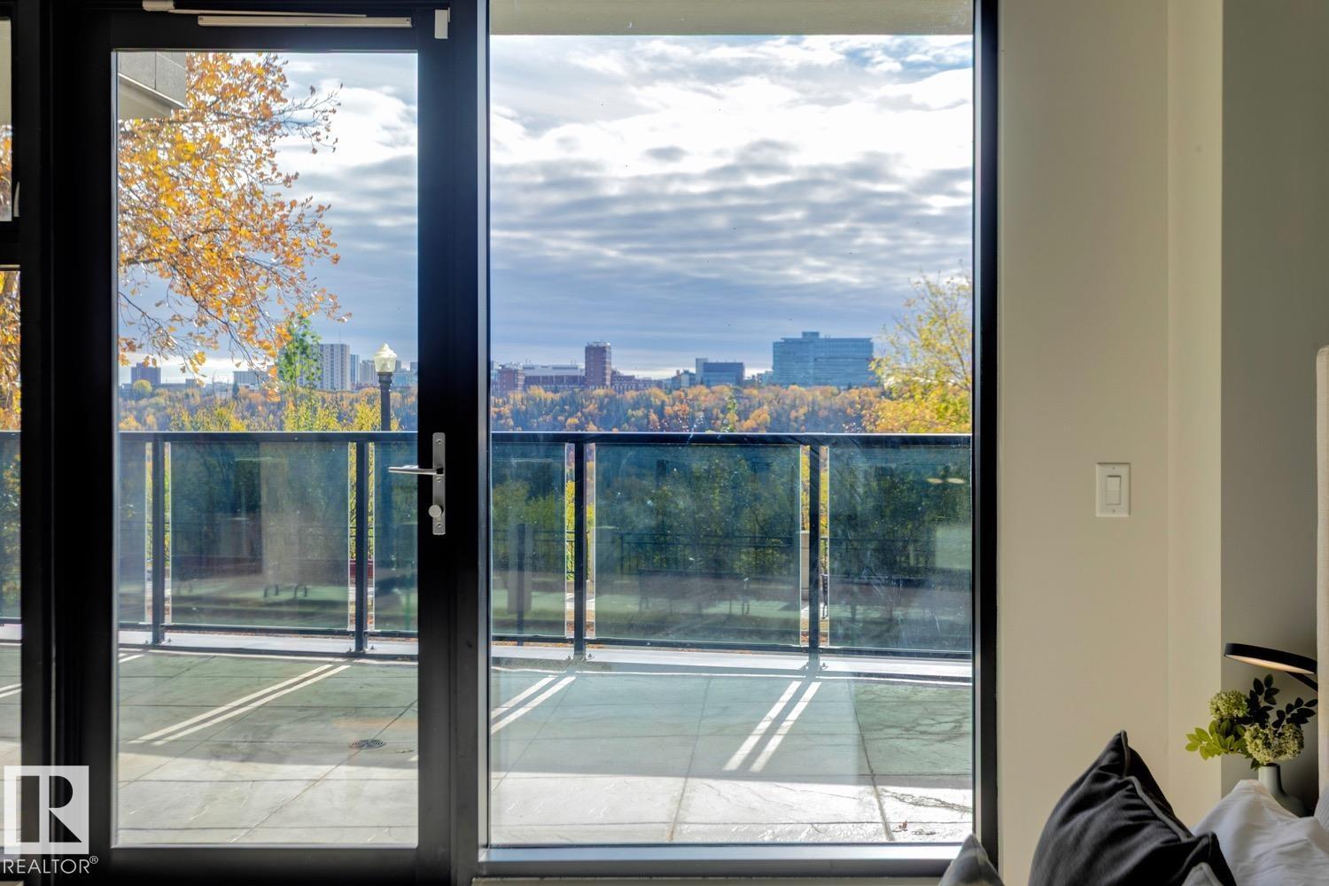 #101 11930 100 AV NW, Edmonton