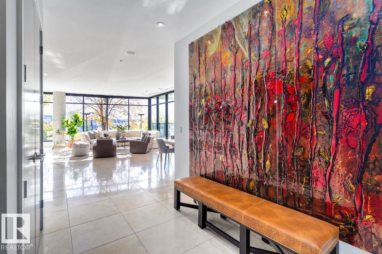 #101 11930 100 AV NW, Edmonton