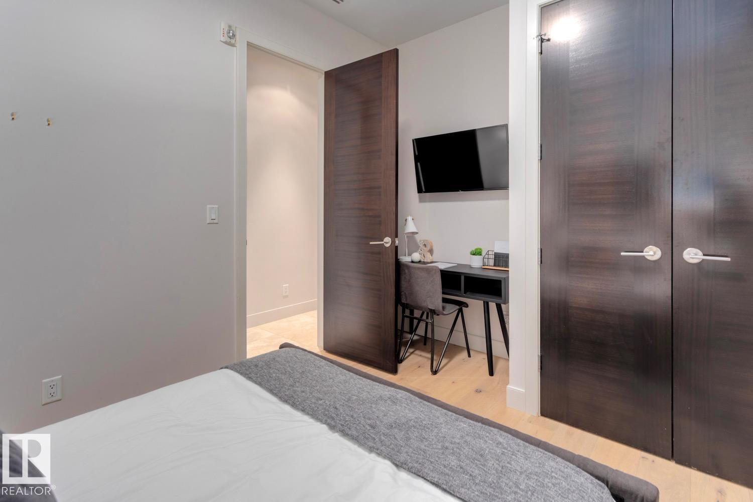 #101 11930 100 AV NW, Edmonton