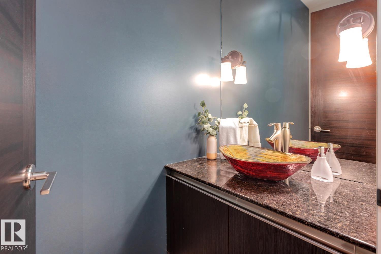 #101 11930 100 AV NW, Edmonton