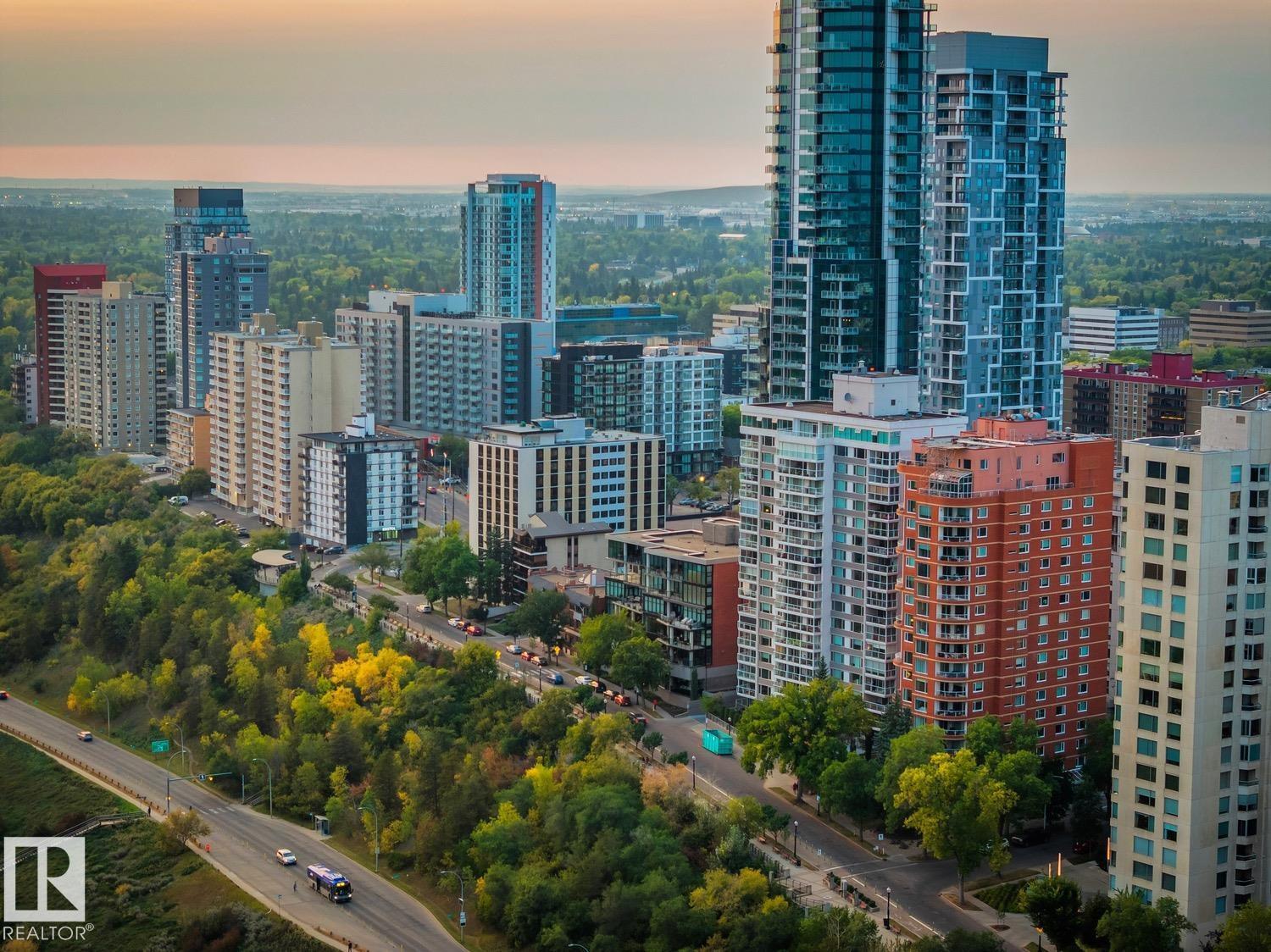 #101 11930 100 AV NW, Edmonton