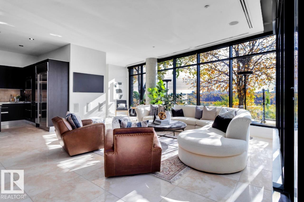 #101 11930 100 AV NW, Edmonton