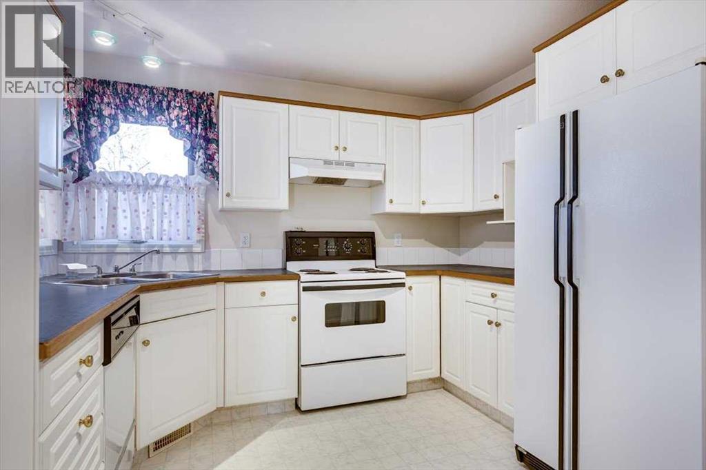 4606 55 Avenue, Lacombe