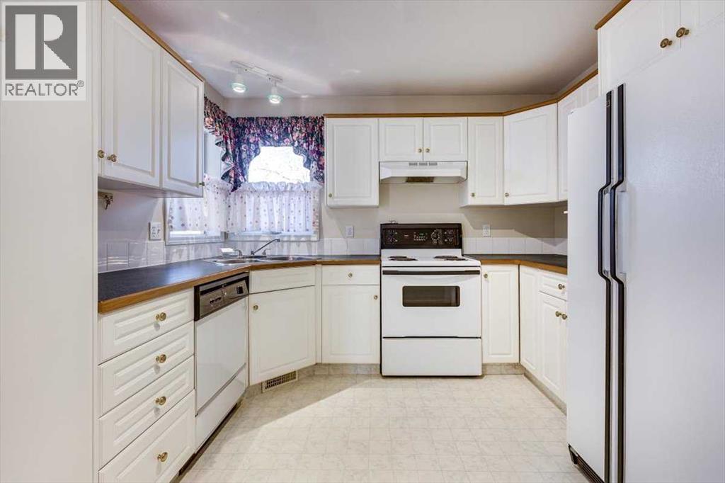 4606 55 Avenue, Lacombe
