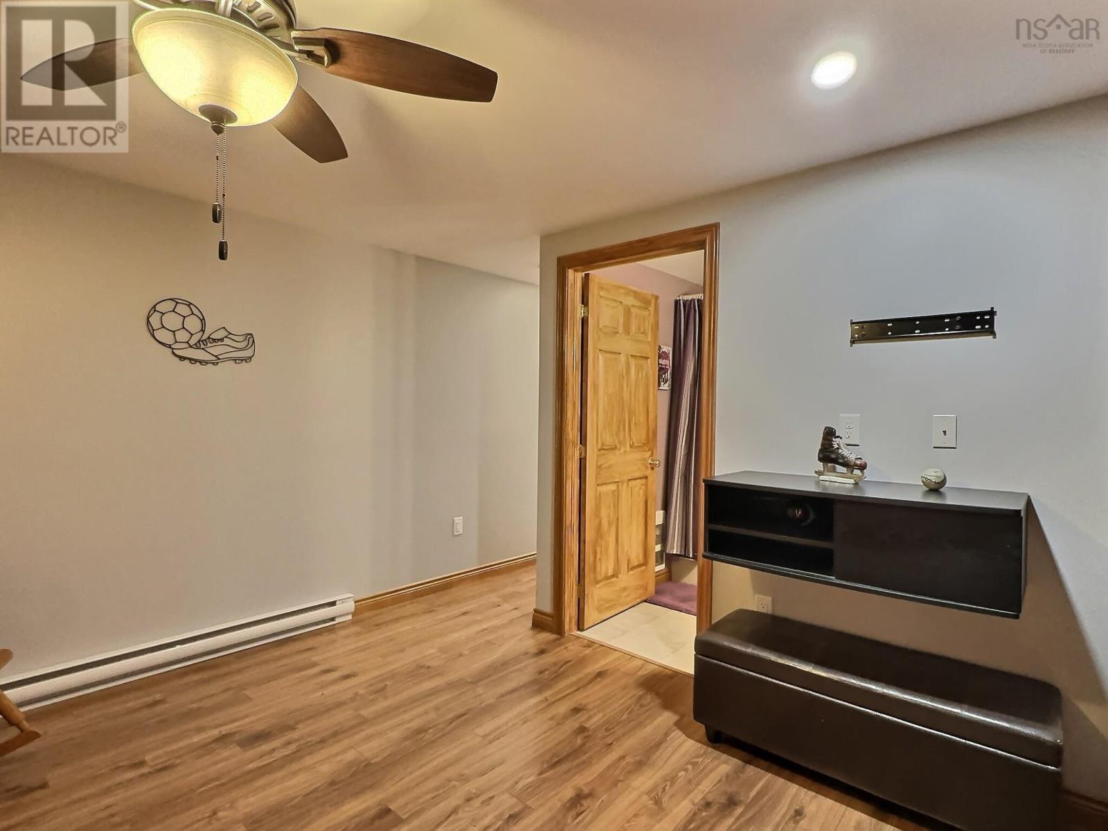 Property 18 of 21 of 12779 2 Highway