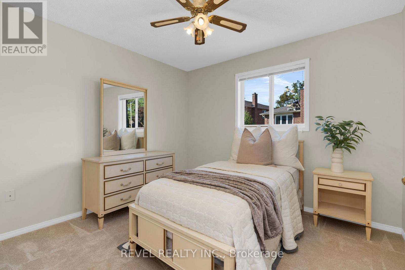 Single Family House Bungalow for Sale in  CUNDLES ROAD W Barrie (Northwest) 