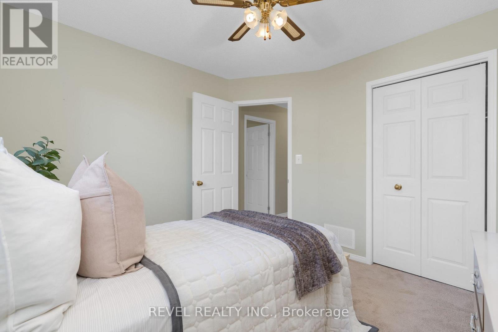 Single Family House Bungalow for Sale in  CUNDLES ROAD W Barrie (Northwest) 