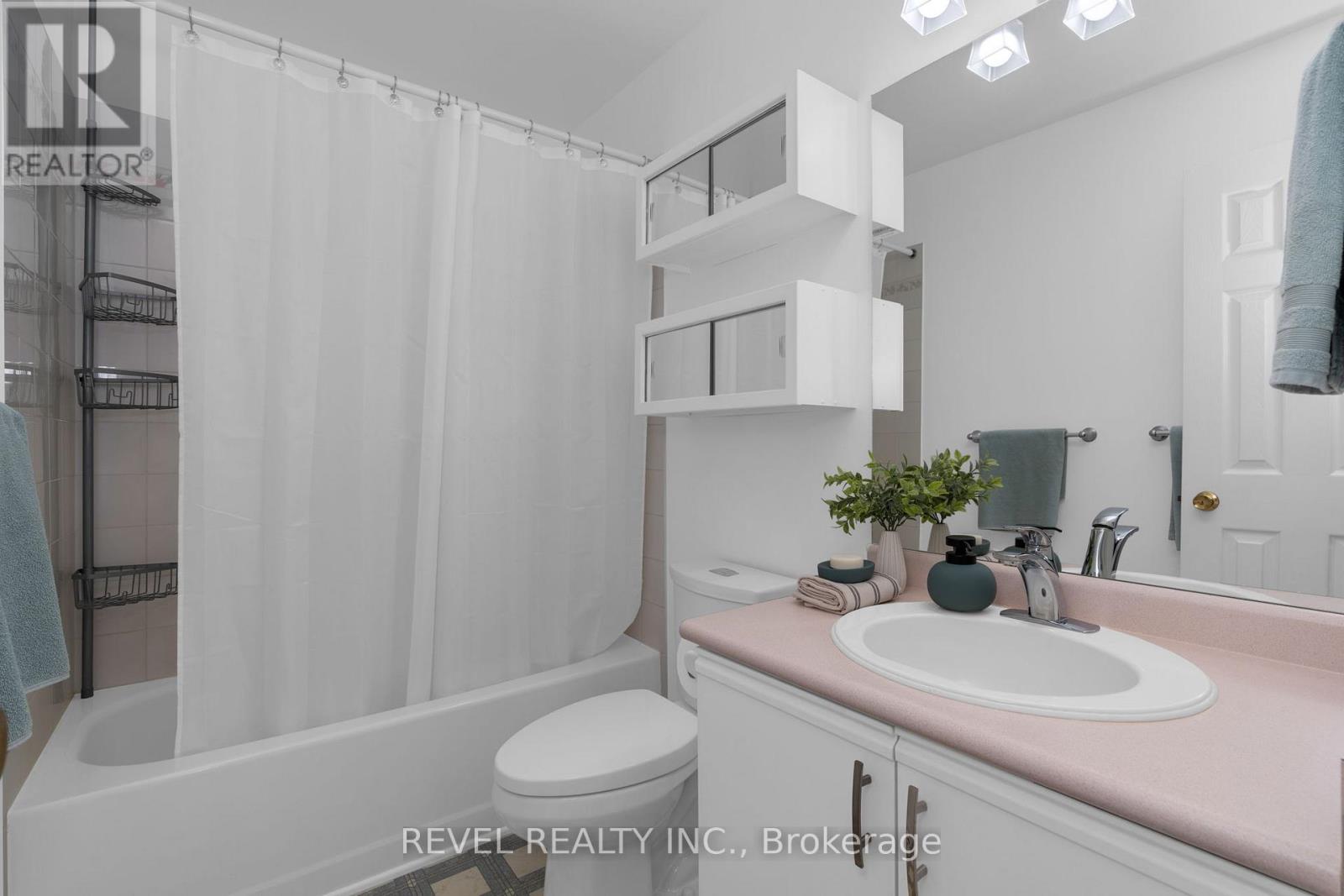 Single Family House Bungalow for Sale in  CUNDLES ROAD W Barrie (Northwest) 