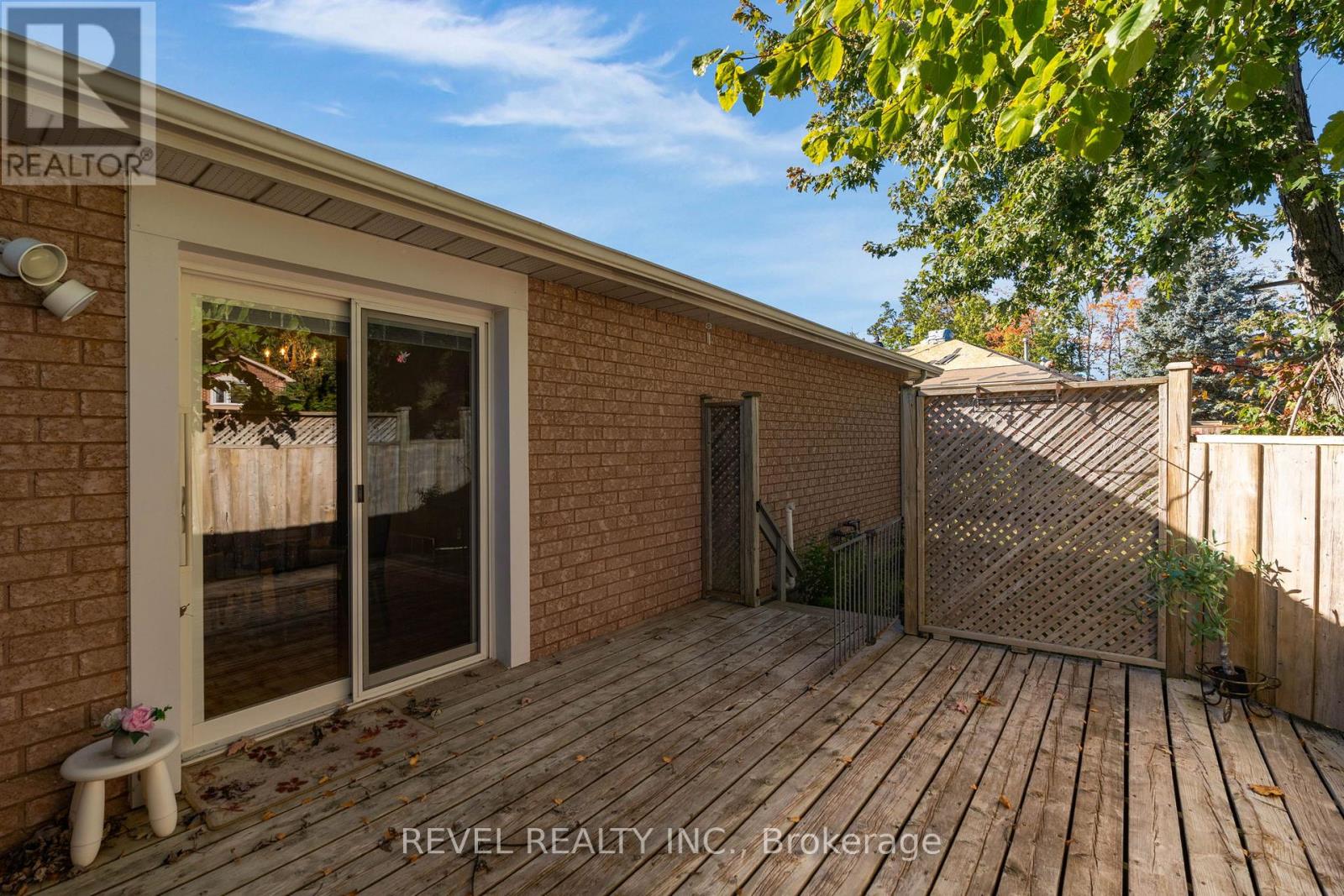 Single Family House Bungalow for Sale in  CUNDLES ROAD W Barrie (Northwest) 