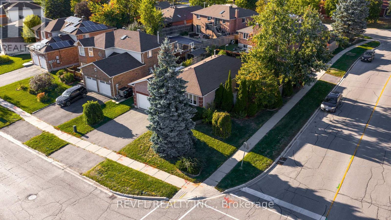 Single Family House Bungalow for Sale in  CUNDLES ROAD W Barrie (Northwest) 