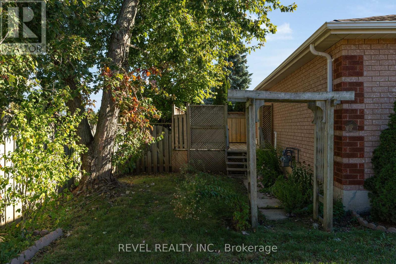 Single Family House Bungalow for Sale in  CUNDLES ROAD W Barrie (Northwest) 