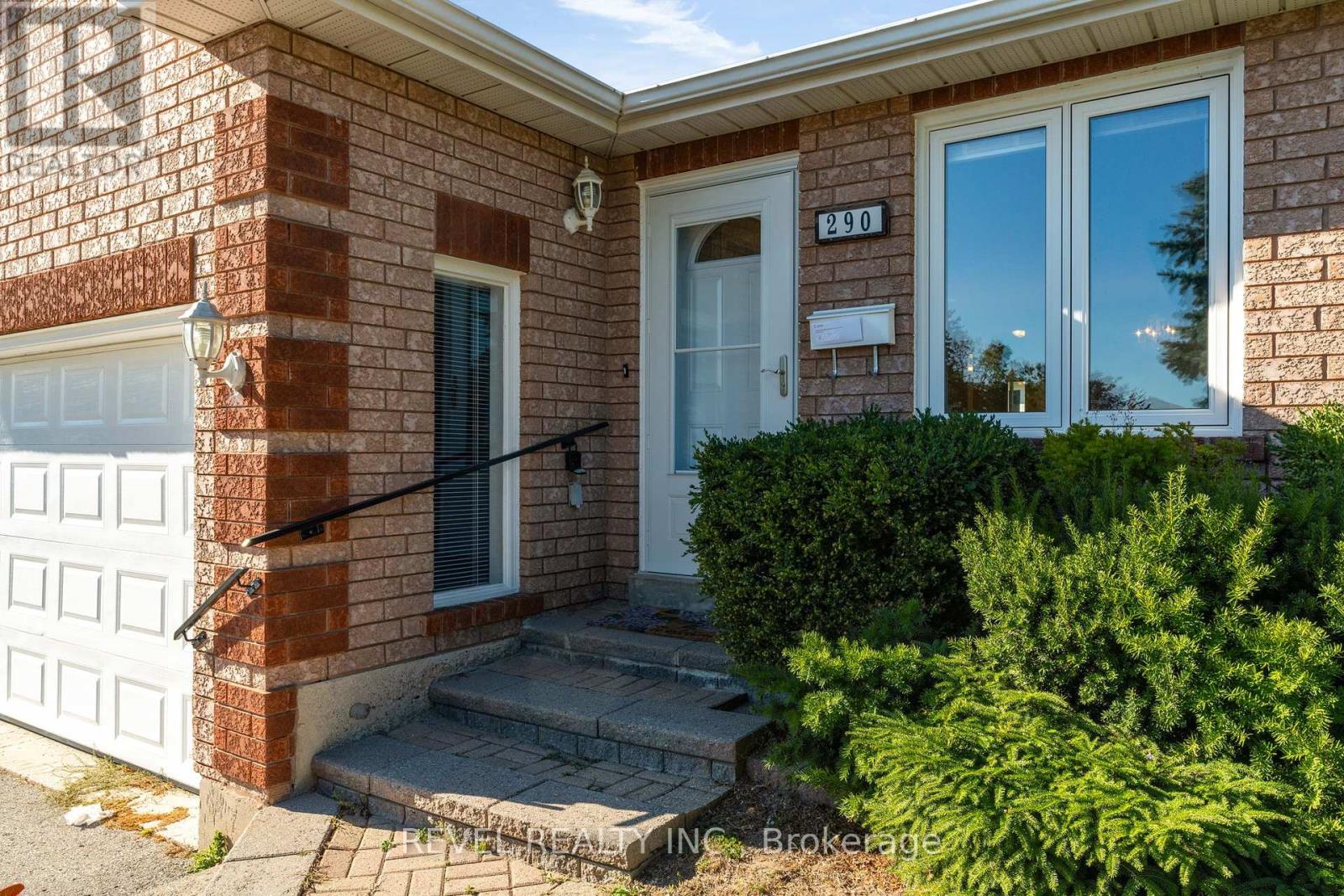 Single Family House Bungalow for Sale in  CUNDLES ROAD W Barrie (Northwest) 